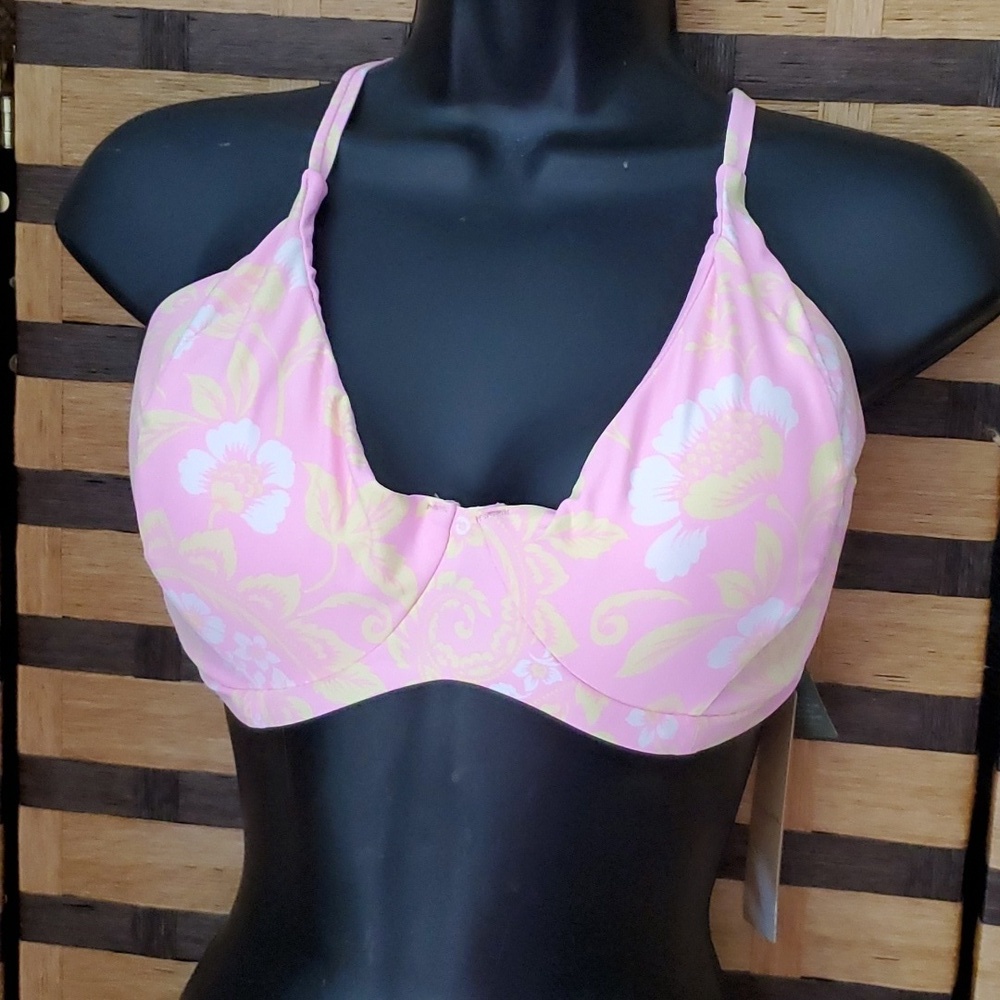 NWT!! Maya underwire swim top